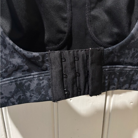 Lolë Sports Bra - Picture 6 of 9